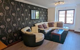 Superb 2 Bedroom Flat Tillicoultry